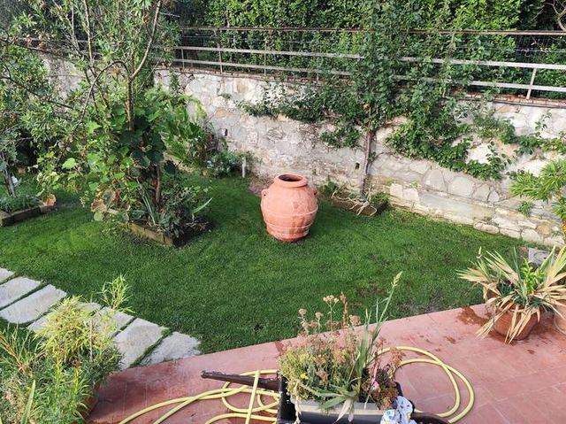 Zona lungo il muro in pietra, copertura chiusa